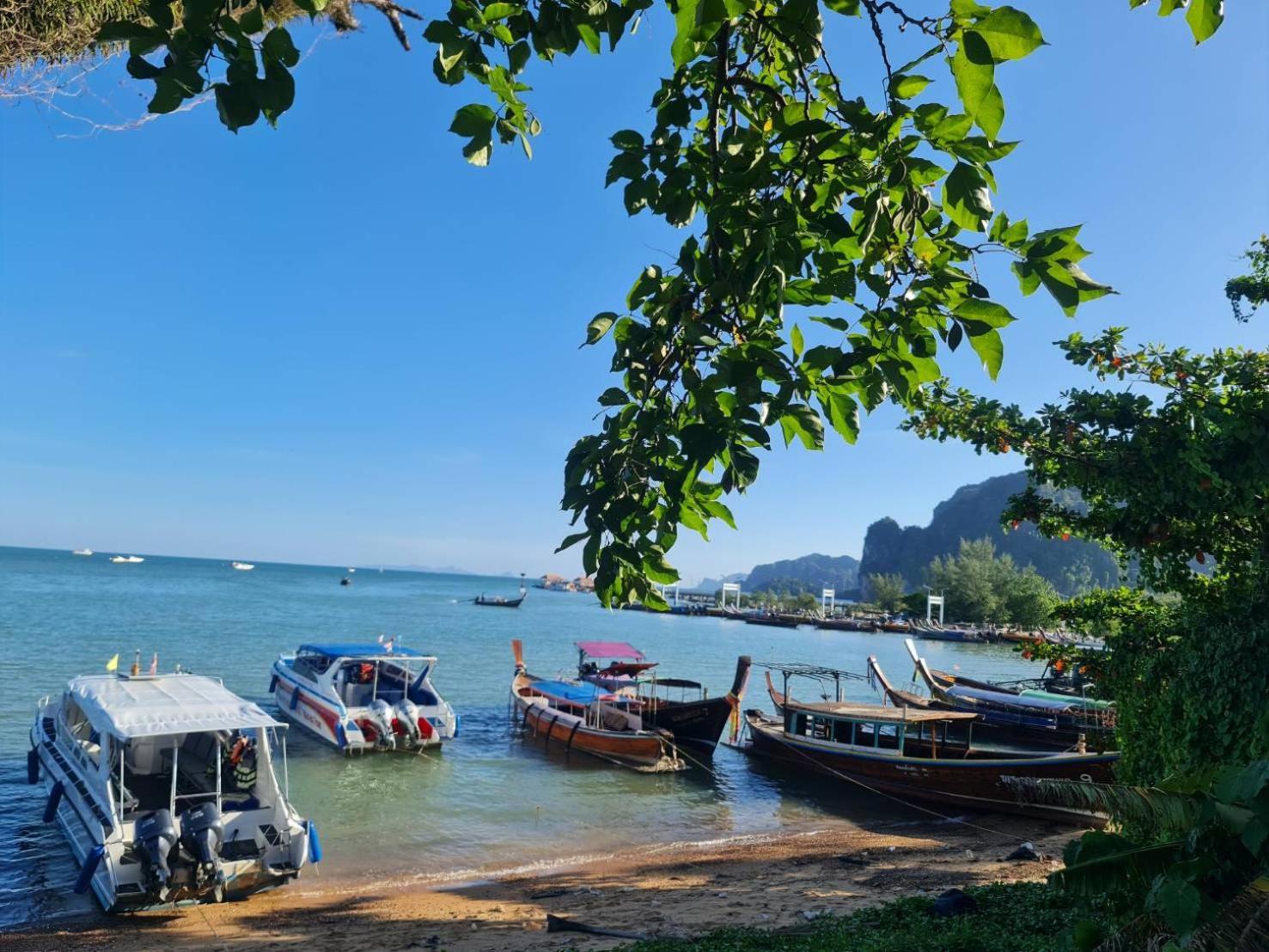 ホテル Chom By The Sea Ao Nam Mao エクステリア 写真