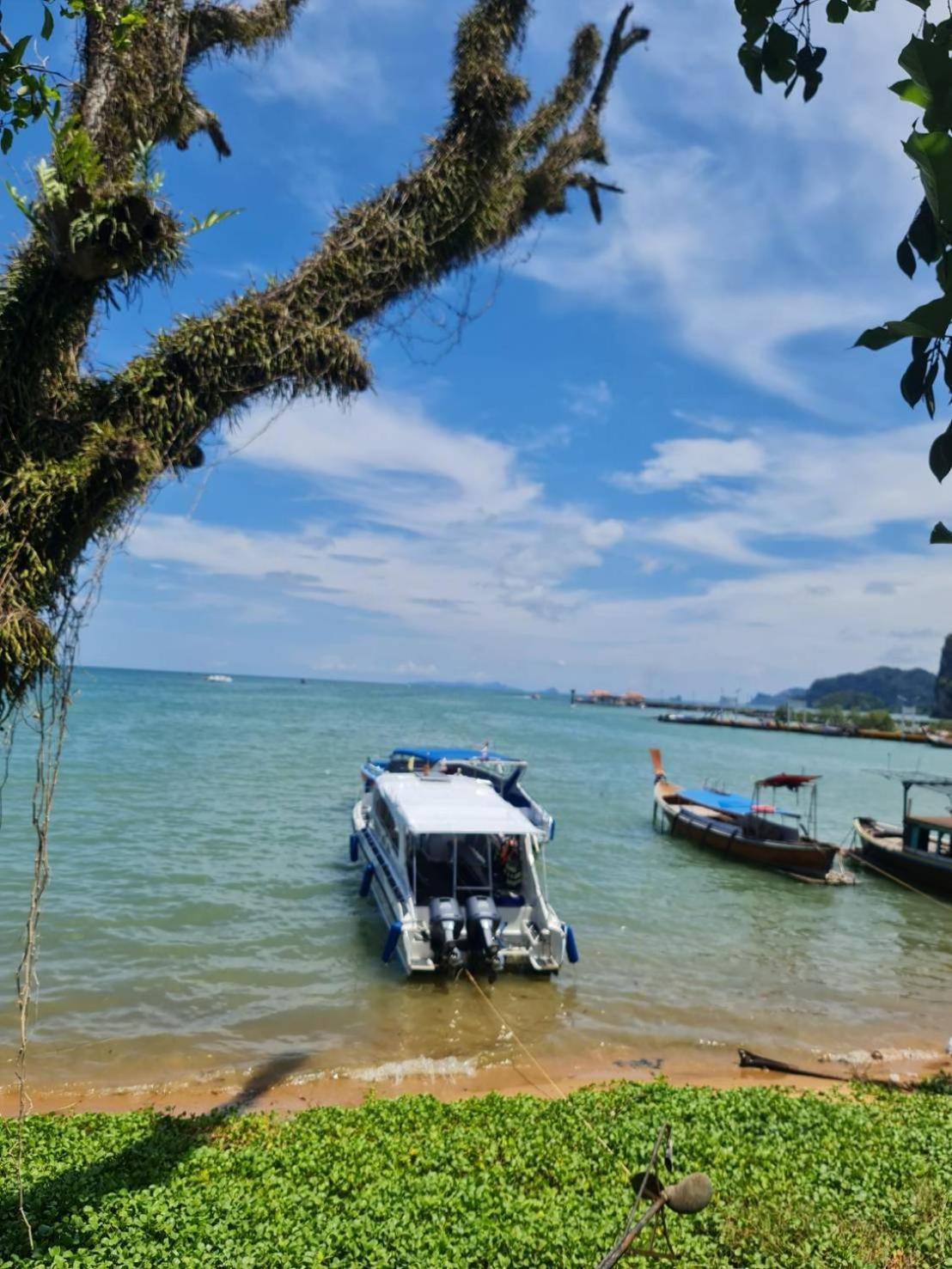 ホテル Chom By The Sea Ao Nam Mao エクステリア 写真