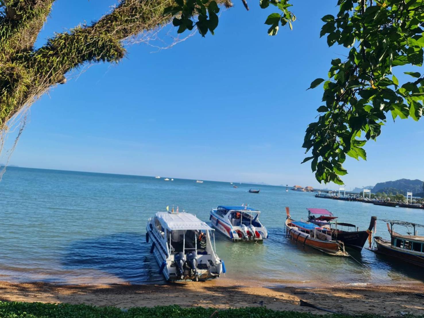 ホテル Chom By The Sea Ao Nam Mao エクステリア 写真