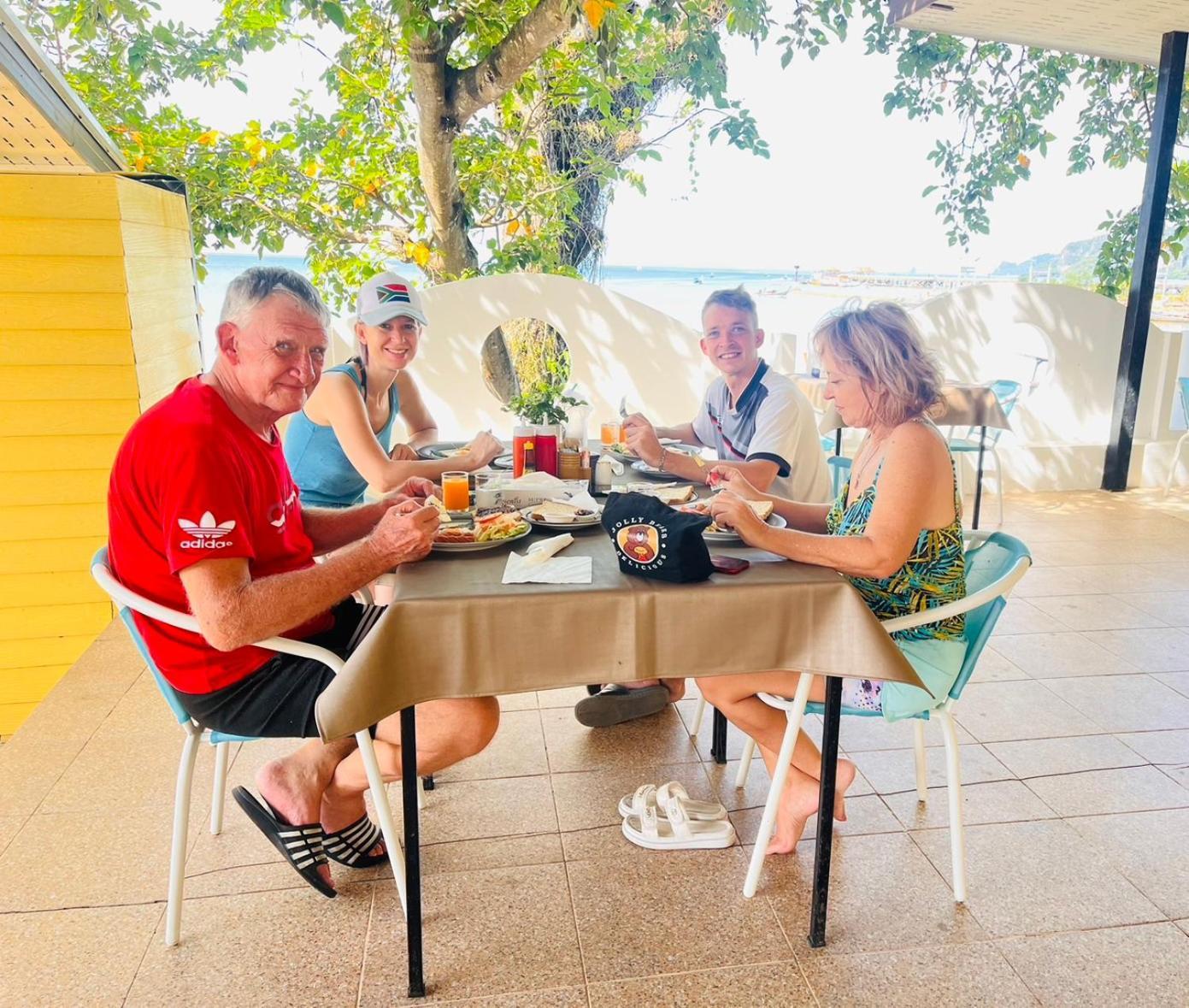 ホテル Chom By The Sea Ao Nam Mao エクステリア 写真